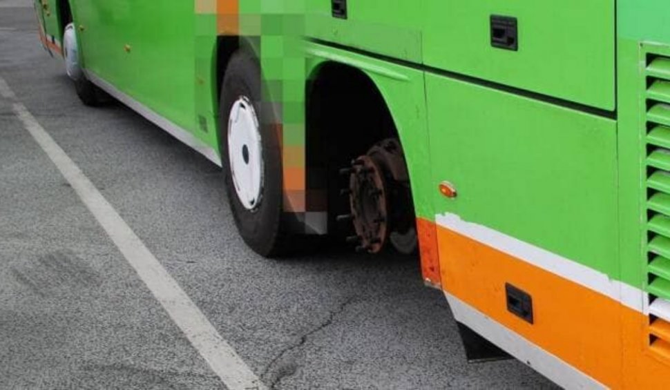 Siguranța e pe primul loc? Un autocar românesc a fost surprins circulând fără o roată pe o autostradă din Austria