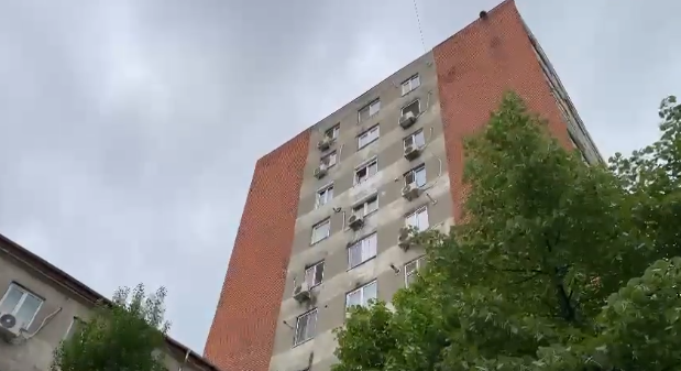 Gest șocant la Timișoara: O femeie de 53 de ani s-a aruncat de la etajul zece al unui bloc și a supraviețuit
