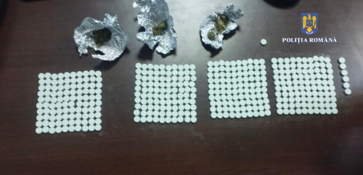 Flagrant la Iași! Mai multe persoane, arestate preventiv pentru trafic de droguri de risc și mare risc – FOTO