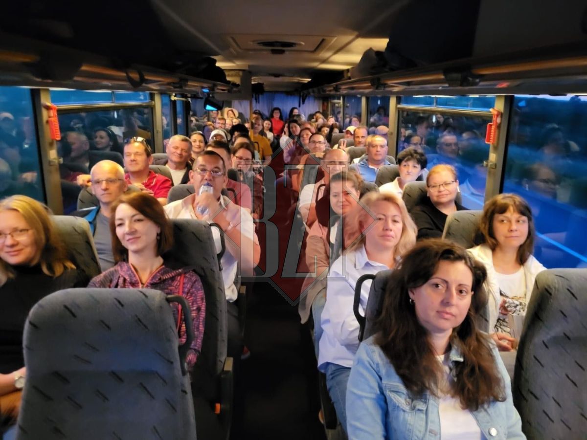 Zeci de profesori din Iaşi se îndreaptă spre protestul din Bucureşti. Cadrele didactice nu se opresc – FOTO