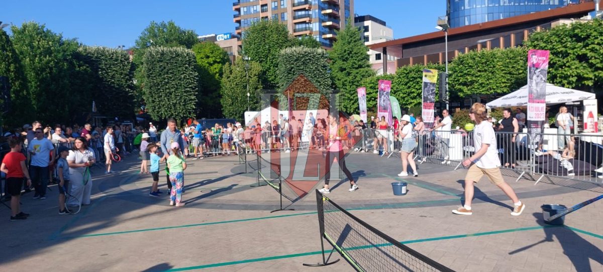 Zeci de copii s-au adunat la Palas pentru a juca tenis cu Raluca Olaru și Andreea Mitu – FOTO