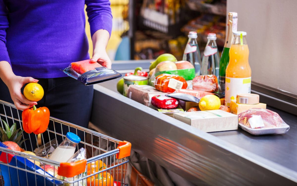 Veste bună pentru românii care primesc vouchere de alimente: mai mulţi bani în luna iunie