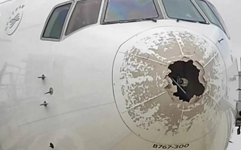 Pagube terifiante la un Boeing 767 care a intrat într-o furtună cu grindină. Aeronava a aterizat de urgență la Roma
