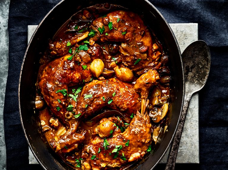 Francezii plătesc un preţ record pentru „Coq au Vin” din cauza scumpirii morcovilor