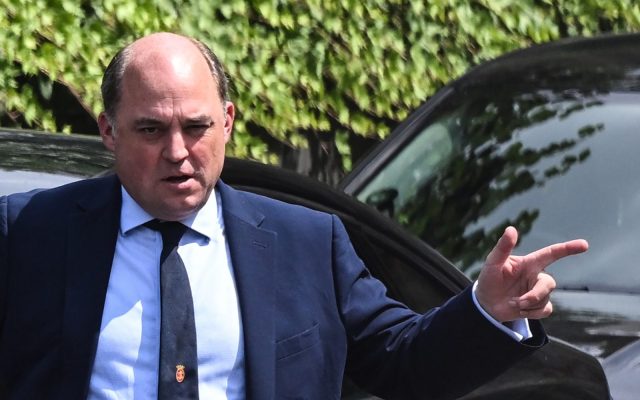 Ministrul britanic al Apărării spune că au fost interpretate greşit comentariile sale aparent critice la adresa Ucrainei
