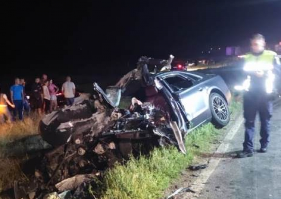 Tragedie rutieră în Buzău: Tată și fiică, morți după ce mașina a intrat într-un camion