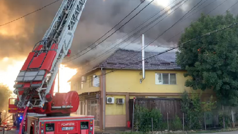 Incendiu puternic la o hală din Cluj. A fost emis mesaj RO-Alert – VIDEO