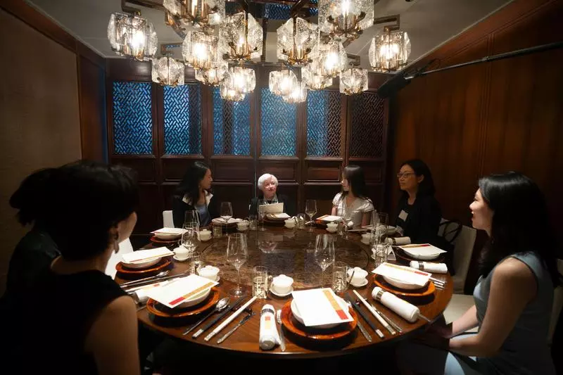 Acuzații de „rebeliune” la adresa economistelor chineze după ce s-au întâlnit cu șefa Trezoreriei americane