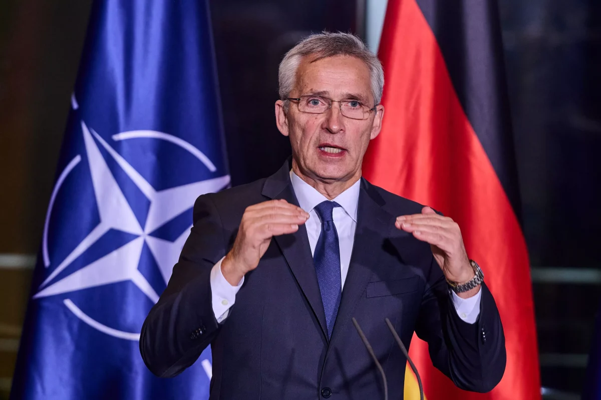 Ce părere are Jens Stoltenberg despre decizia SUA de a trimite bombe cu dispersie în Ucraina