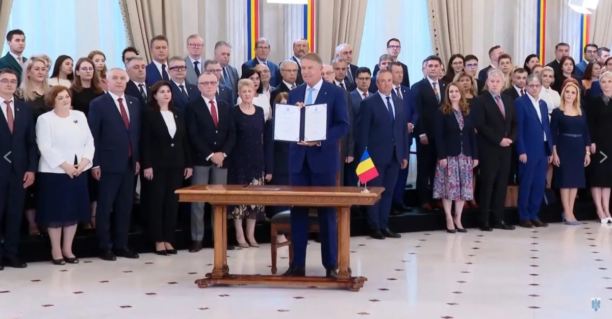 Rectorul TUIASI, prof. univ. dr. ing. Dan Cașcaval, a participat la ceremonia de semnare a noilor legi ale educației de către Președintele Klaus Iohannis