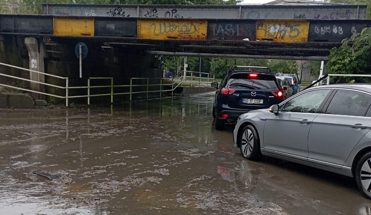 Mai multe zone din municipiul Iaşi au redevenit circulabile, după inundaţiile de azi-noapte