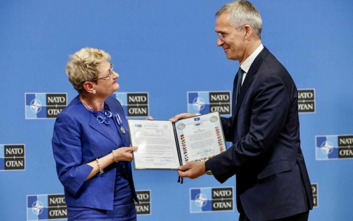 Cel mai longeviv purtător de cuvânt al NATO, Oana Lungescu, își încheie misiunea. Românca a deținut această funcție timp de 13 ani