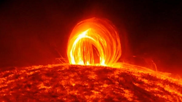 Sonda Solar Orbiter, lansată de Agenţia Spaţială Europeană, a reuşit să observe „ploi coronale” pe suprafaţa Soarelui