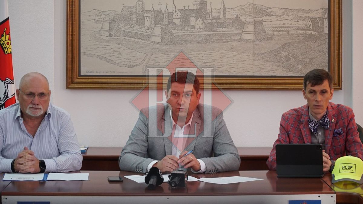 Prefectul Iaşului prezintă raportul final după ce semafoarele de la Podu Iloaiei au fost montate – FOTO
