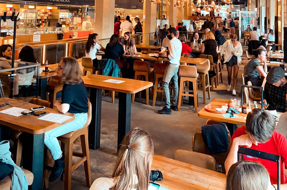 Un german a rămas șocat când a intrat în restaurantele și supermarketurile din România: „Cum să aveți asemenea prețuri?”