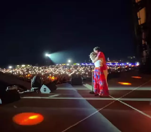 Gina Pistol, pe scena Neversea alături de Smiley. Momentul a fost îndelung aplaudat de spectatori