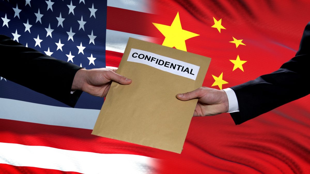 Doi membri ai marinei americane au fost arestați sub acuzația de spionaj pentru China