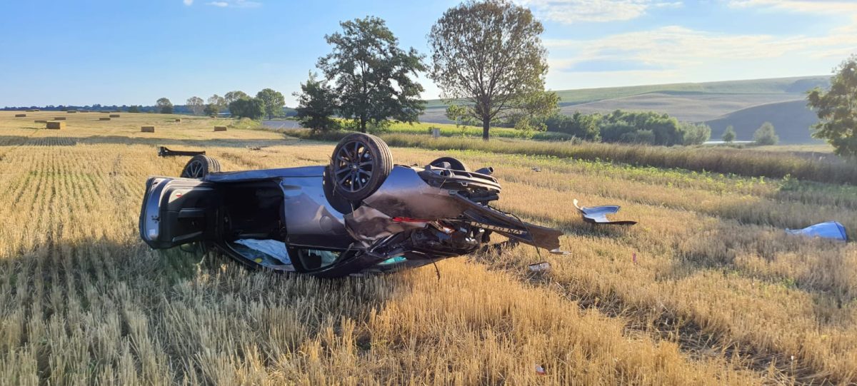 Accident rutier în judeţul Iaşi. O persoană a fost rănită după ce un autoturism s-a răsturnat în zona localităţii Strunga