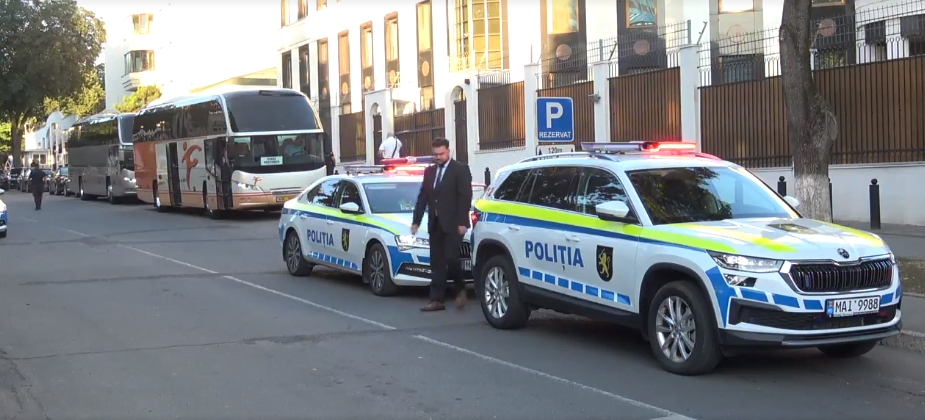 Kremlinul a trimis un avion la Ambasada Rusiei din Chișinău. Zeci de diplomați ruși și alți angajați s-au întors în țara natală – VIDEO
