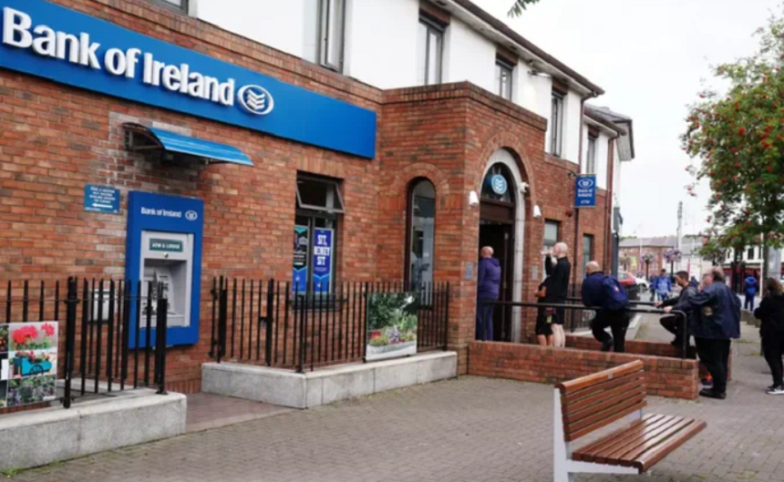 Clienții băncii irlandeze Bank of Ireland puteau scoate mai mulți bani decât aveau în conturi