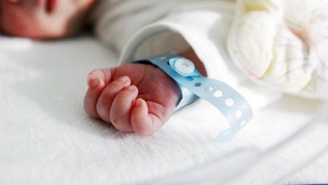 Bebeluș de 11 luni, intoxicat prin ingestie de detergenți, transferat din Bacău la Spitalul de Copii „Sf. Maria” din Iași