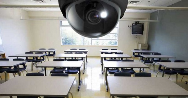 Prevederile noii legi ale Educației: Camerele de supraveghere nu vor fi instalate în sălile de clasă dacă părinții nu sunt de acord
