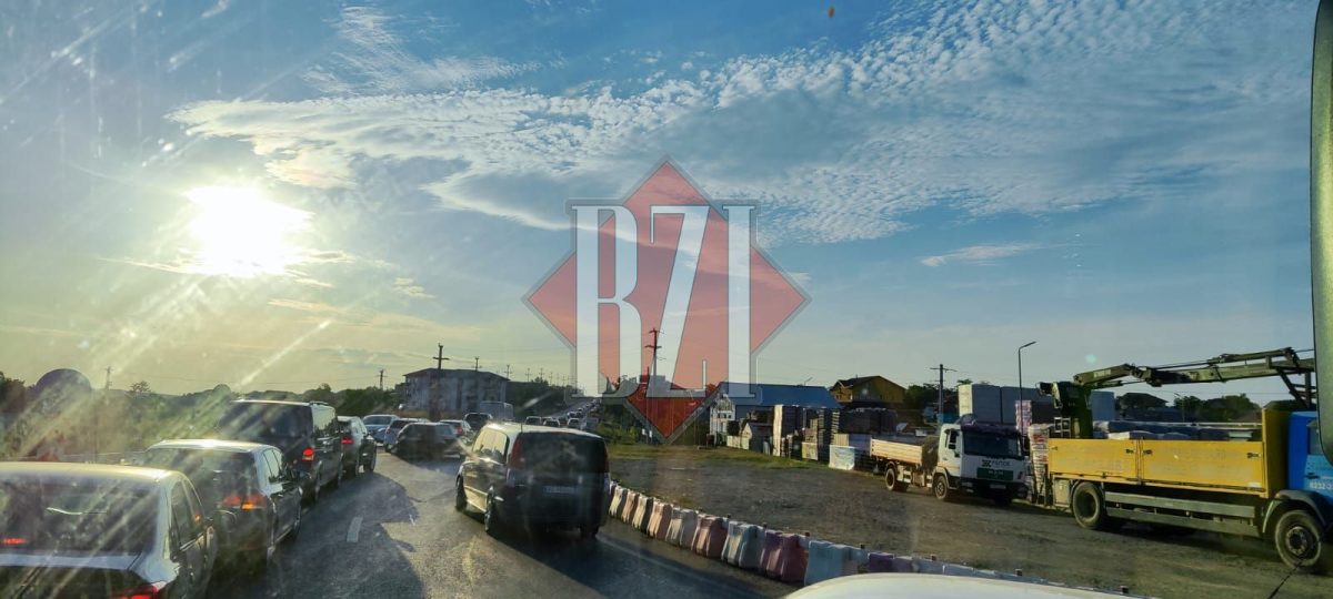 Șoferi, înarmați-vă cu răbdare! Coadă de kilometri la intrare în Lețcani și Podu Iloaiei – FOTO