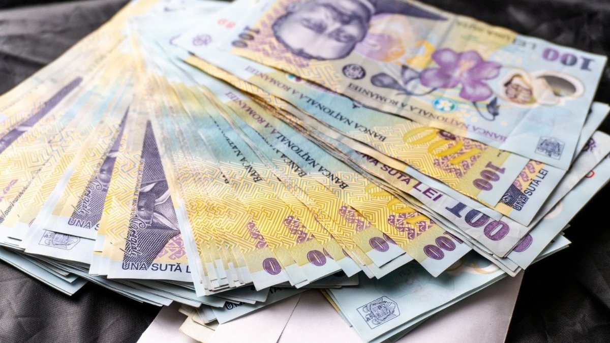 Guvernul pregătește un pachet legislativ care vizează creșterea salariilor de la 1 octombrie, dar și eliminarea unor tichete de vacanță