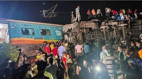 Nouă oameni au murit într-un incendiu într-un vagon de tren din India – VIDEO