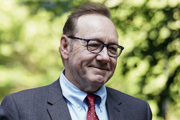 Actorul Kevin Spacey revine pe marile ecrane după ce a fost găsit nevinovat de agresiuni sexuale