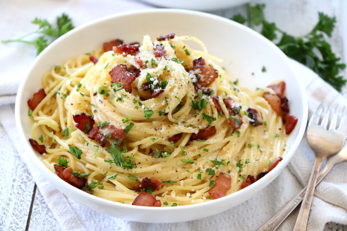 Paste cu bacon și ciuperci. Rețeta unui preparat delicios