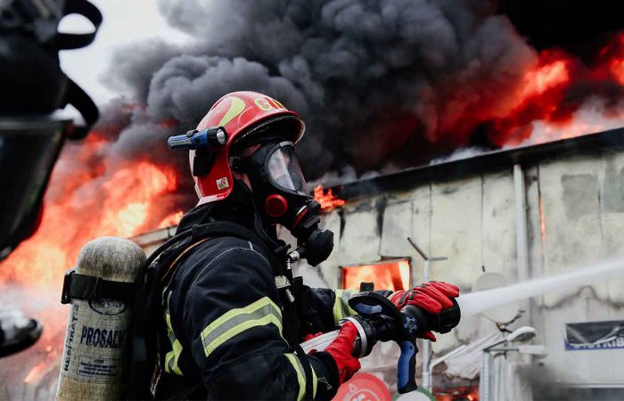Incendiu de furaje în comuna Șipote. Pompierii intervin la faţa locului