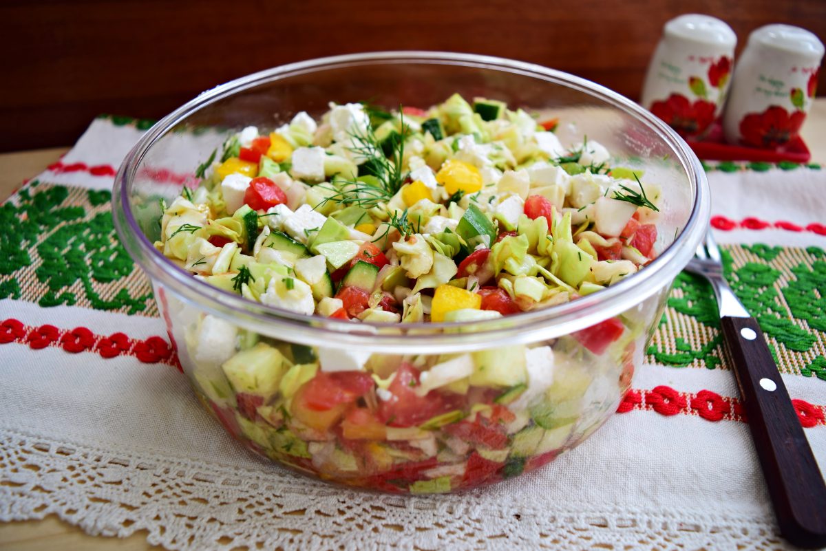 Salate de vară. Opțiuni delicioase și răcoritoare pentru sezonul cald