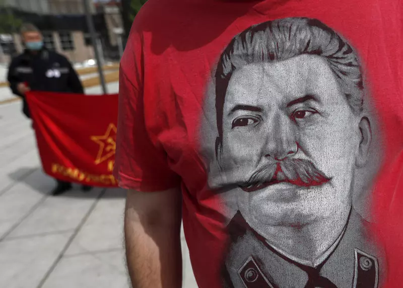 Clericii ortodocși ruși au binecuvântat recent, la un eveniment public, o statuie a dictatorului sovietic Stalin în Rusia