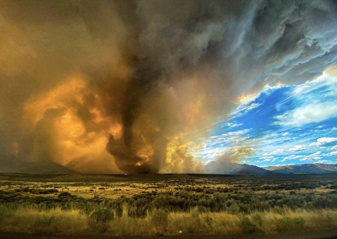 Incendiul uriaș din California și Nevada provoacă tornade de foc