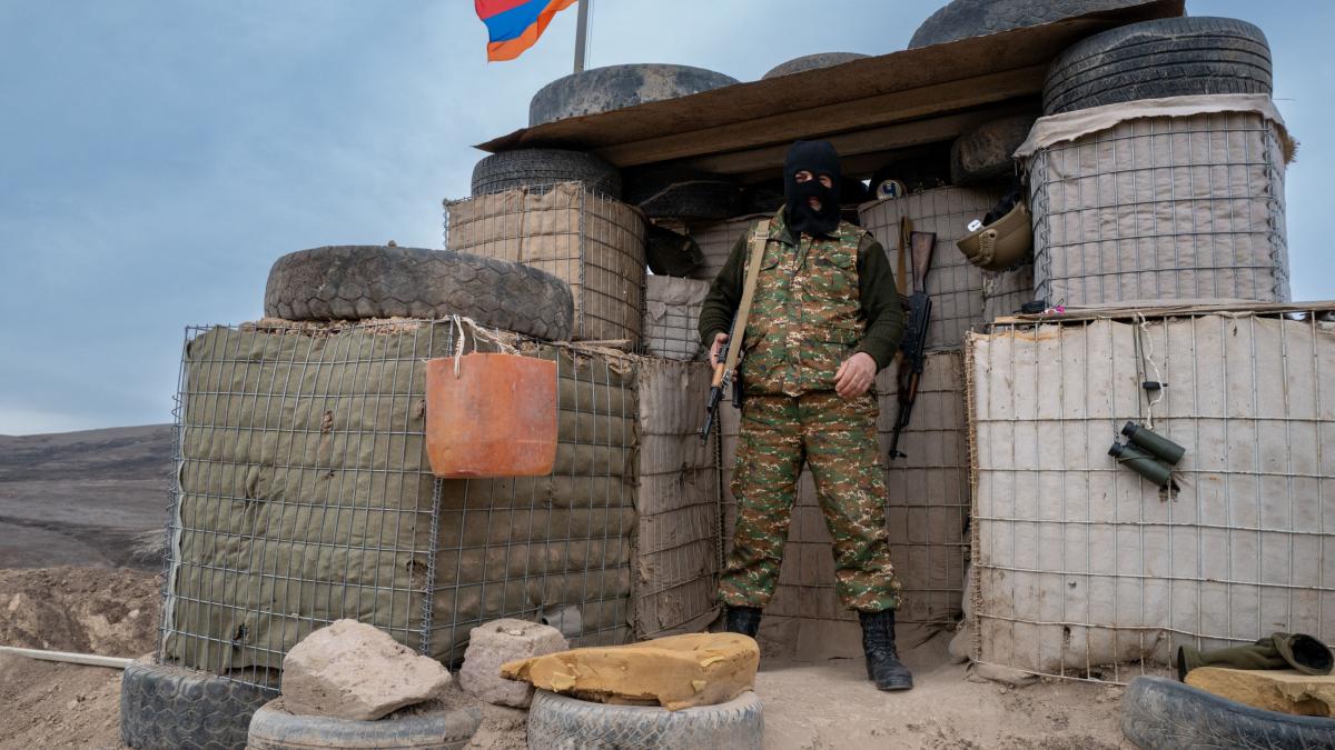 Situație tensionată în Azerbaidjan. Azerii ar fi încercuit „capitala” Nagorno-Karabah