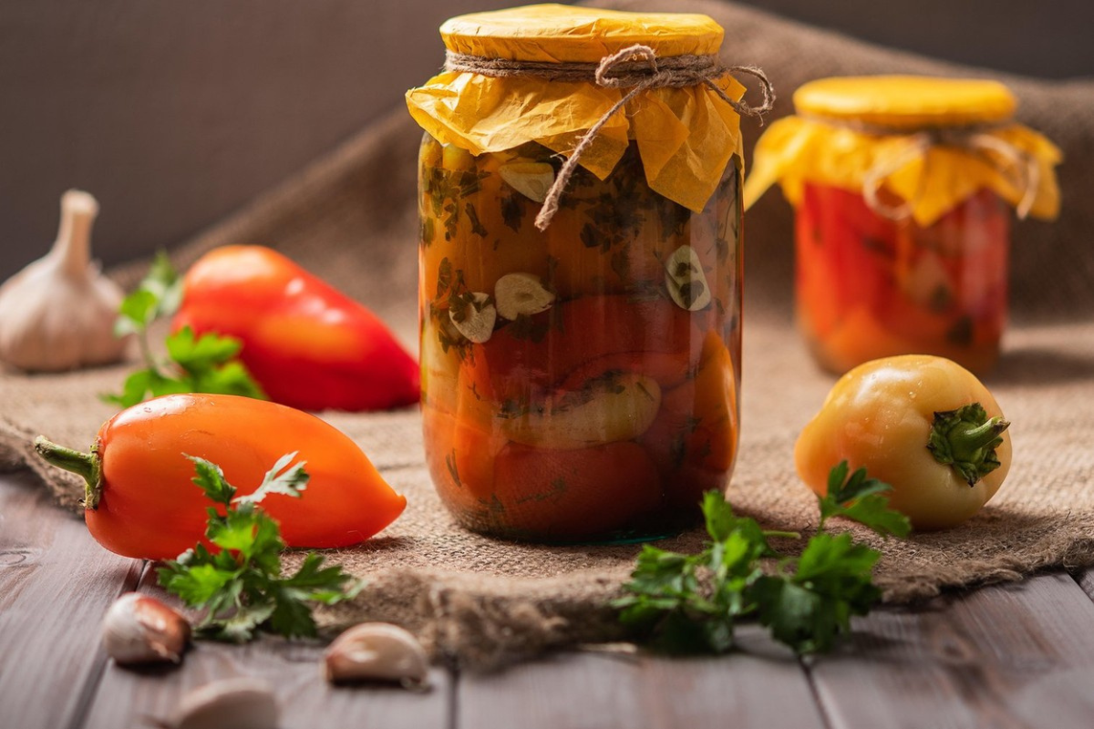 Ardei capia întregi la borcan. Trucuri care te vor ajuta să pregătești o conservă aromată