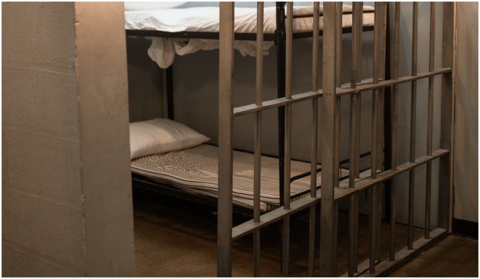 Un deținut de la Penitenciarul Gherla ar fi fost ucis în închisoare. Bărbatul a fost găsit spânzurat, cu urme de violență