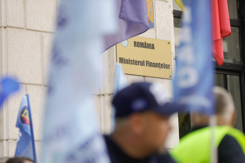 Sindicaliștii de la Finanțe pregătesc un protest de amploare: „Mari pişicheri guvernanţii ăştia ai noştri”