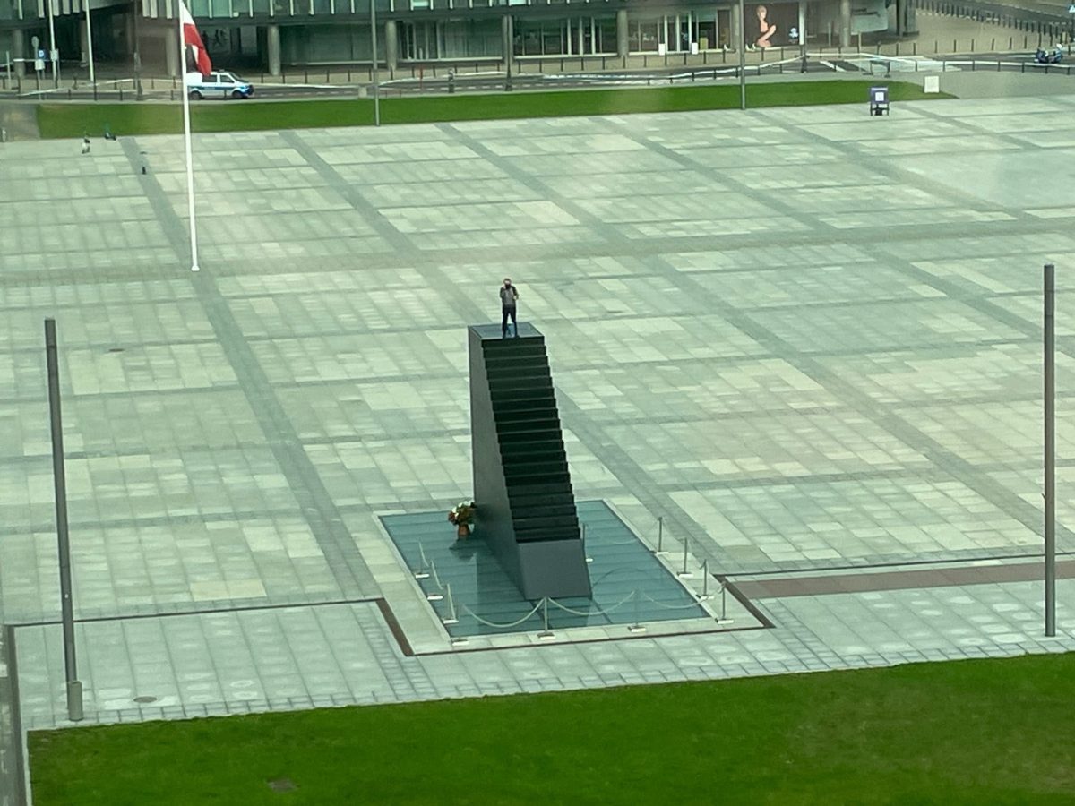 Un bărbat amenință că se aruncă în aer în centrul Varșoviei