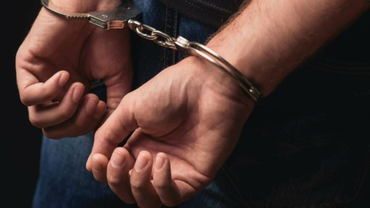Arestați de polițiștii din Iași pentru acuzația de trafic de persoane și proxenetism