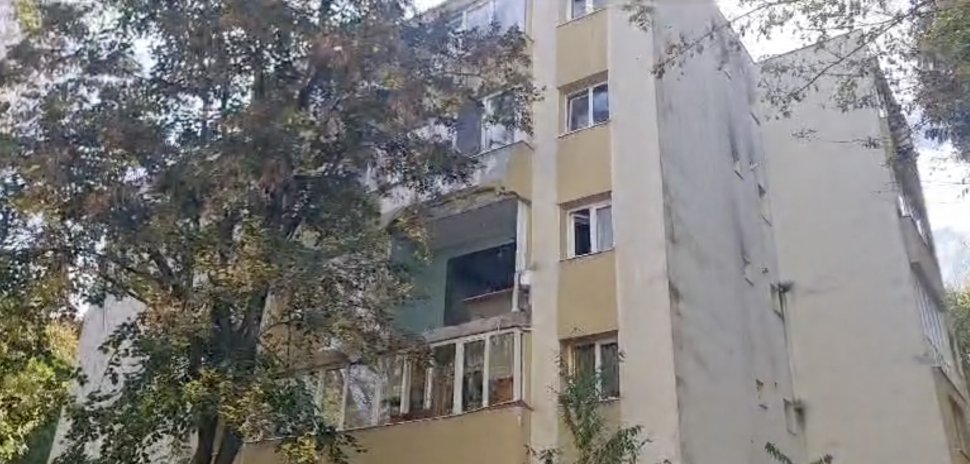 Explozie într-un bloc din Târgu Mureş. Balconul apartamentului a zburat de la etajul doi