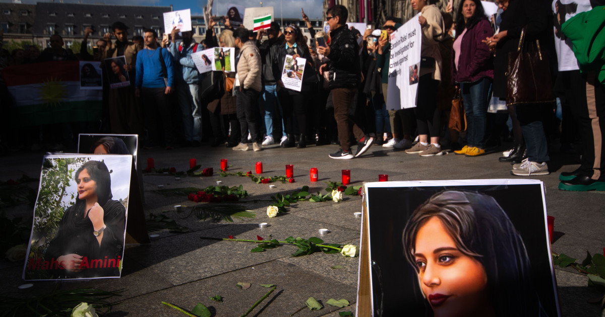 Iranul a condamnat două jurnaliste la închisoare pentru relatările despre moartea tinerei Mahsa Amini