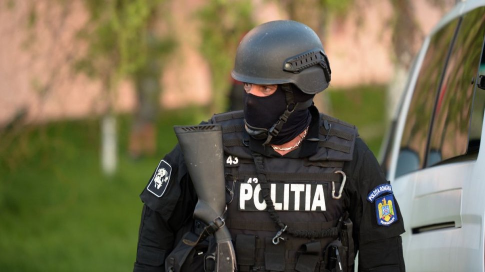 Au fost reținuți 11 membri a unor clanuri interlope din Ploiești ce s-au bătut în stradă cu un arsenal întreg de arme