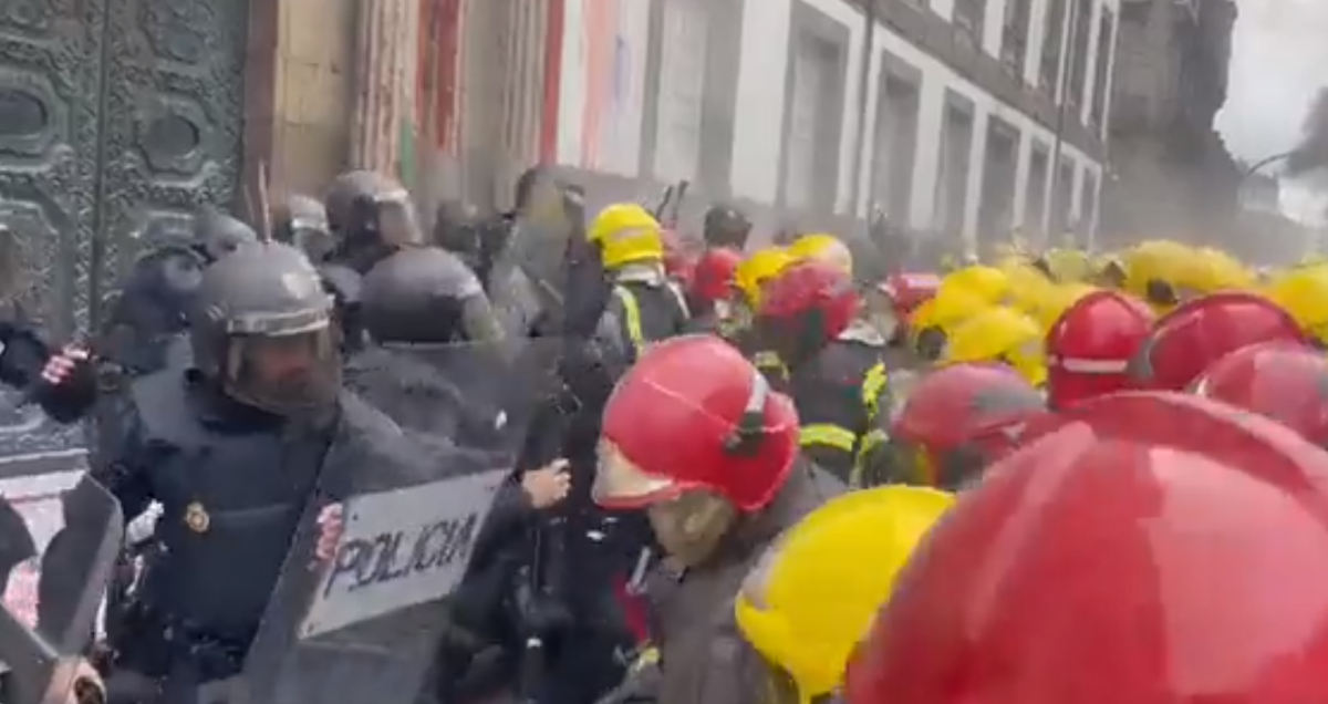 Protest violent în Spania. Circa 200 de pompieri au ieșit în stradă și s-au bătut cu polițiștii – VIDEO