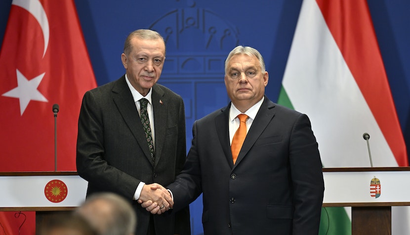 Recep Tayyip Erdogan și Viktor Orban și-au făcut cadouri și au stabilit noi parteneriate. Liderul turc a primit un cal și a oferit o mașină