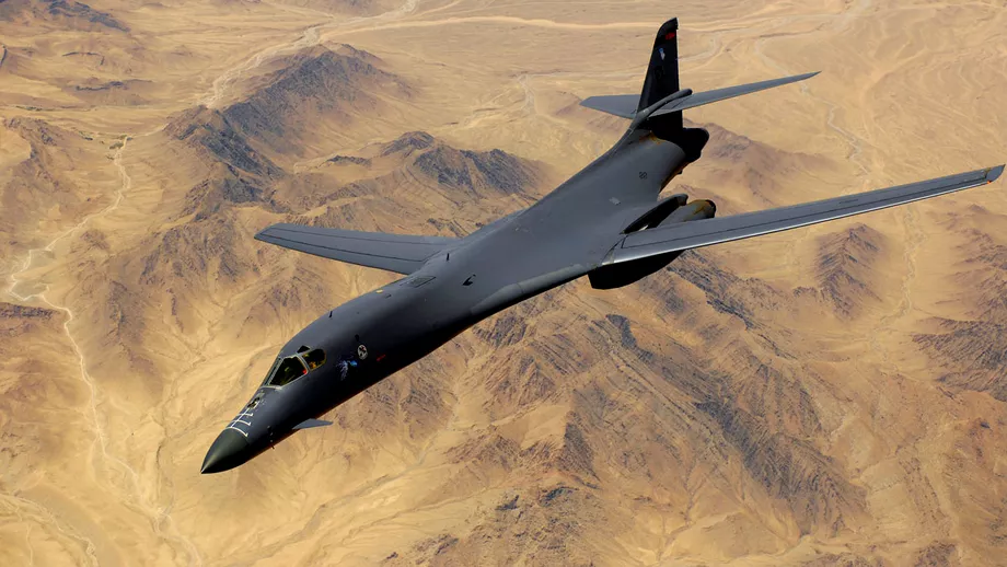 Un bombardier american B-1 Lancer s-a prăbușit la aterizare