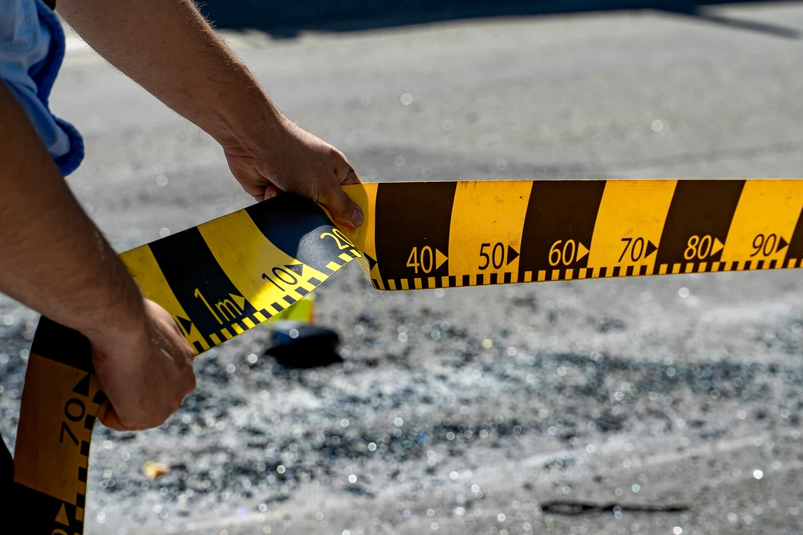O femeie a murit pe loc după ce a fost aruncată pe fereastră de soțul său, de la etajul 3