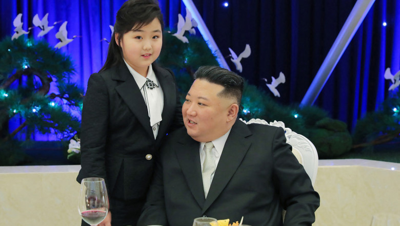 Se fac primele presupuneri privind succesorul liderului nord coreean. Fiica lui Kim Jong Un joacă un rol important