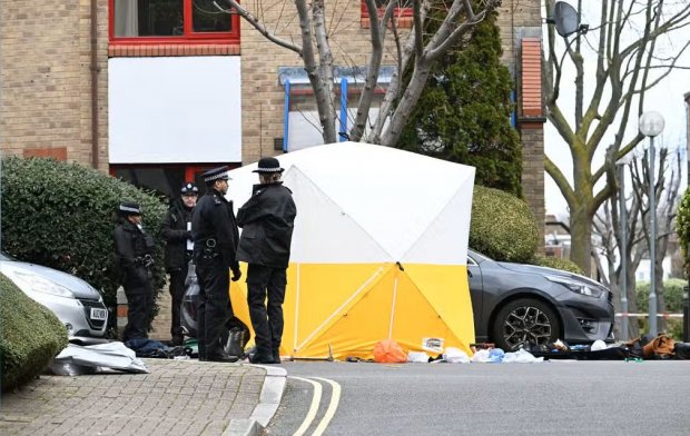 Un bărbat înarmat cu o arbaletă, împușcat mortal de polițiști, în Londra